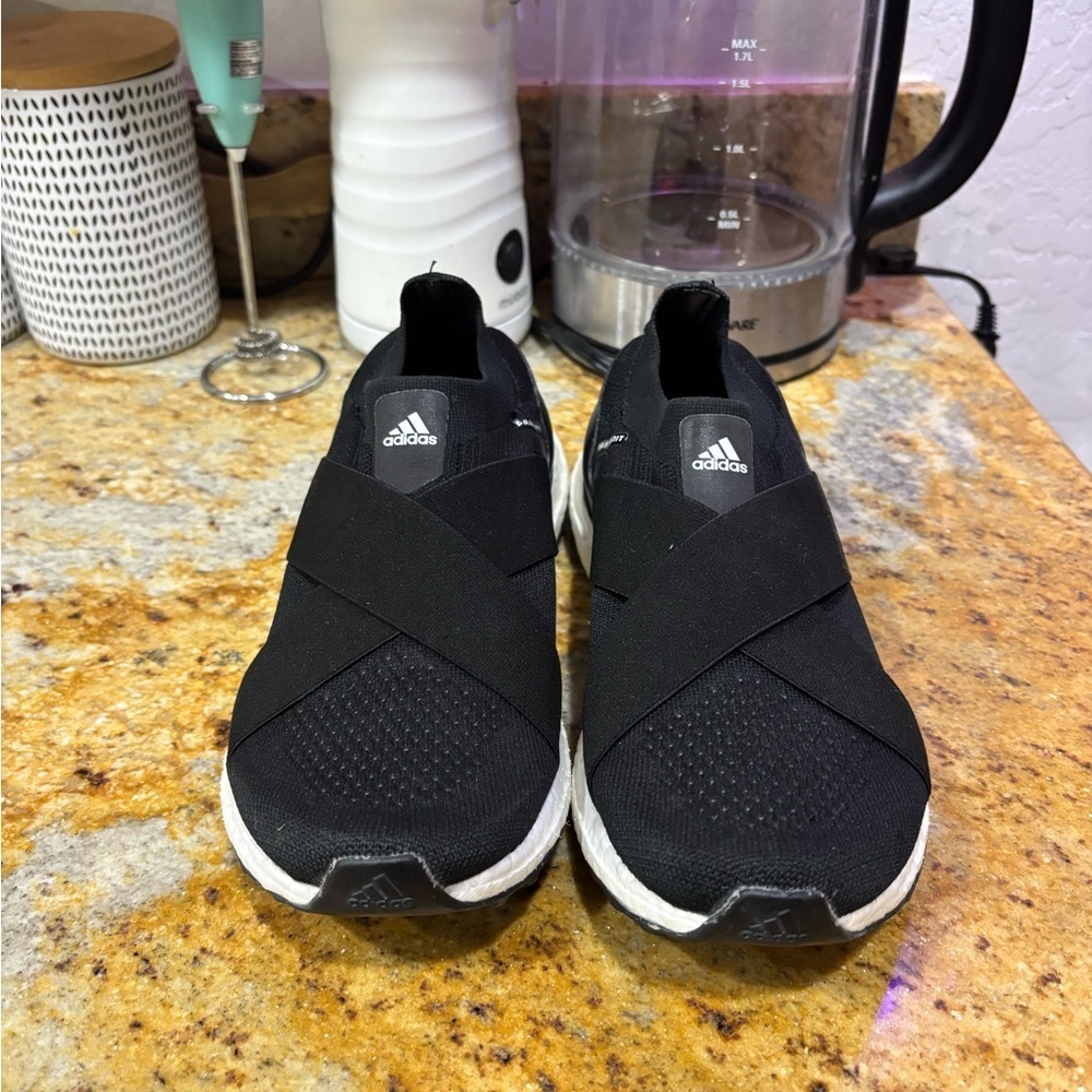 Adidas ultraboost primeknit size 5.5 - Picture 2 of 9
